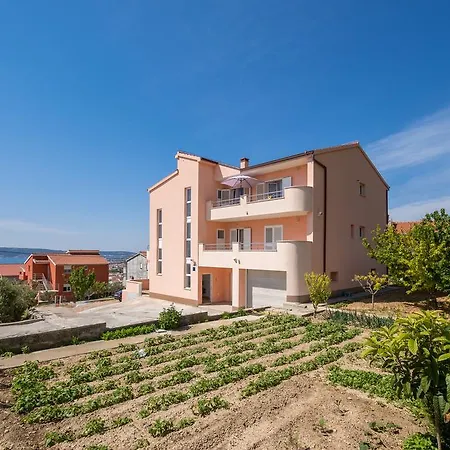 Panorama Holidays Apartment *
